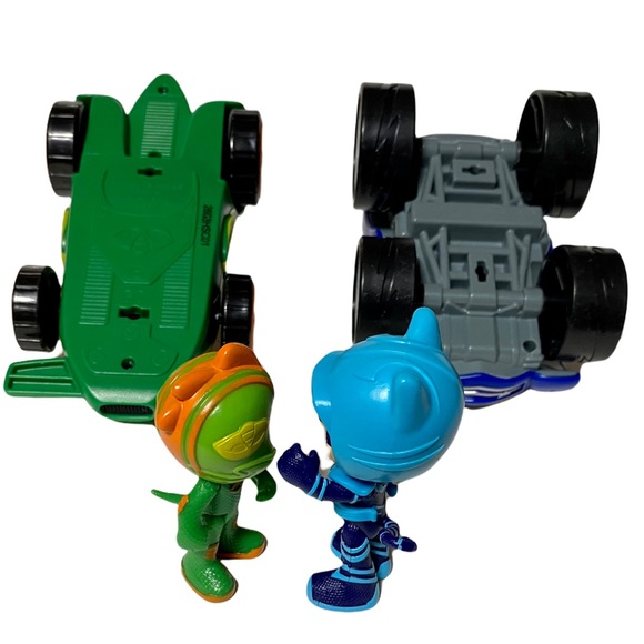 SOLD SET of 2 — PJ Masks Action Figures & Vehicle Playset. - Picture 6 of 11